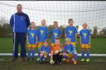 Die F-Jugend am 25.10.2014 vor dem Punktspiel beim SV Engerhafe, das äußerst unglücklich mit 2-3 verloren ging.