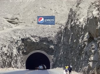 Nach diesem Tunnel folgt bald die Grenze nach Equador