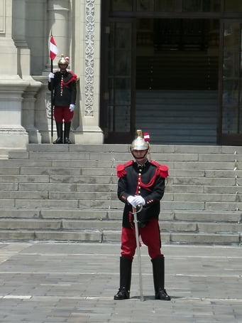 Lima - der Präsidentenpalast mit alter Wache