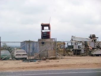 Was in Peru auffällt, viele Firmenareale sind eingemauert und haben Wachtürme