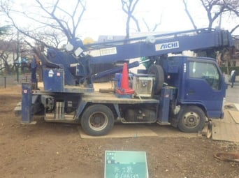 砕石排出の施工機:建柱車