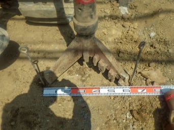 コラム破砕用ビット