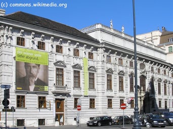 Das Theatermuseum befindet sich im Palais Lobkowitz, ein bedeutender barocker Stadtpalast, der nach der 2. Türkenbelagerung gebaut wurde und bis 1980 im Besitz der Adelsfamilie Lobkowitz war.