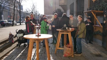 Am dritten Adventsonntag nach der Messe schien die Sonne und einige Messbesucher blieben noch auf einen (oder zwei, drei) Punsch stehen.