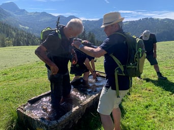 Nach dem Moorbad ein Wasserbad