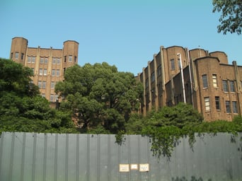 東大医科学研究所 正門より右の建物のみ