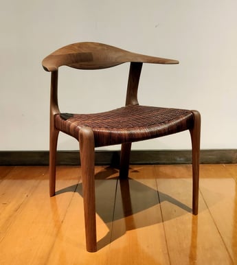 アームチェアブラック　（般若芳行）木の椅子展