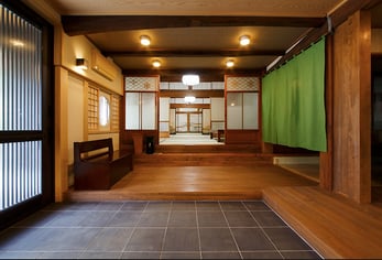 玄関から三間続きに広がる座敷