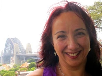 Sandra - im Hintergrund die berühmte Harbour-Bridge