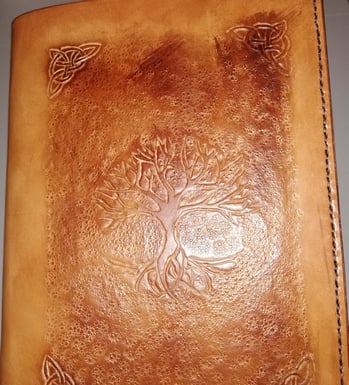 Première réalisation de Julien dans le cadre de son apprentissage du travail du cuir