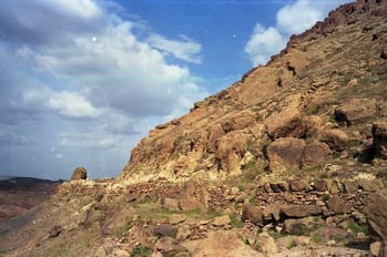 eine lange, steinige Natur-Pass-Strasse lag vor mir