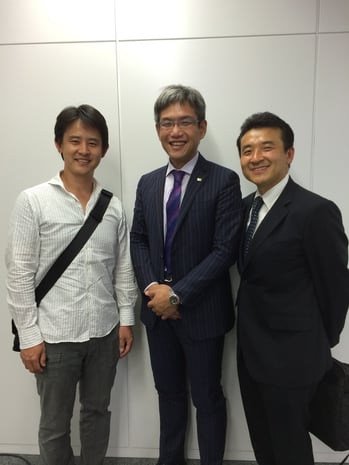 医局の2年後輩の出口先生（左）と、池尻先生（右）。お二人は偶然にも、城東区医師会で機能強化型在宅療養支援診療所を組んでいるメンバーだそうです。世間は狭い。