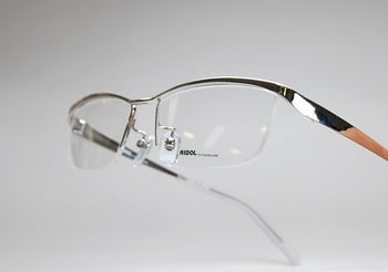 RIDOL（リドル）の新作フレームR-157のご紹介です。