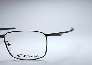 OAKLEY（オークリー）の新作フレームWINGFOLD（ウィングフォールド）のご紹介です。