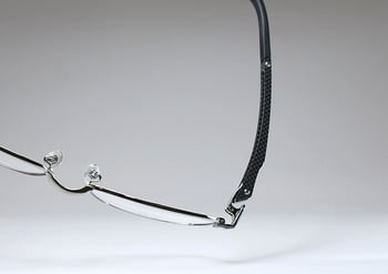 ZEAL（ジール）の新作フレーム・ZE-08のご紹介です。