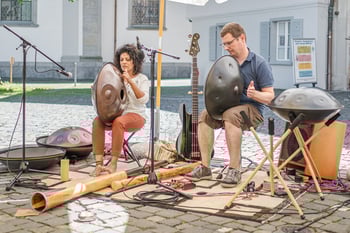 Raum der Impulse: Handpan und Meditation. Handpan-Begleitung für Yoga, Meditation und Mantrasingen. Workshops und Retreats. Grossraum Zürich und St. Gallen 