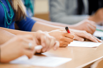 Titelseite des deutschen Dakomed-Jahresberichts 2024