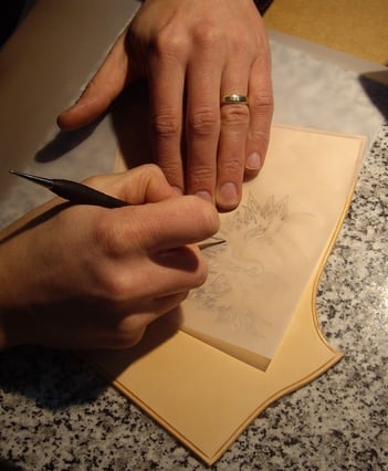 Transfert du dessin sur le cuir