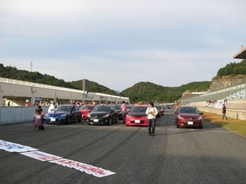 昨年開催された去年開催したアクセラ＆デミオオーナーズミーティングの様子