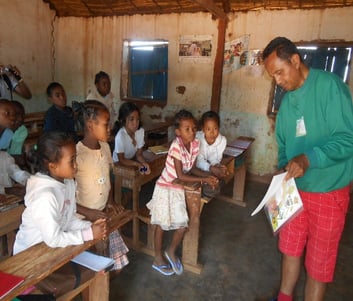 塗り絵の内容を説明　　