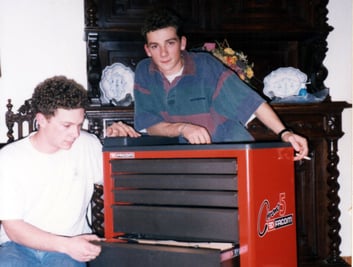 Frédéric et Olivier Sandaran, garage Sandaran, agent Renault à montréjeau et saint-gaudens, spécialisés dans la carrosserie, la vente de véhicules et réparations toutes maerques