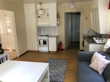 Küche, Blick zu Vorzimmer