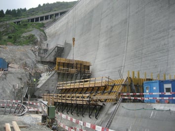 Reinforcement of dam concrete