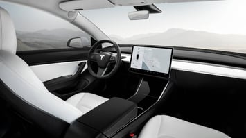 Die Verbrauchsanzeige im Tesla Navi bewahrt einem vor unangenehmen Überraschungen. (Bild: Tesla)