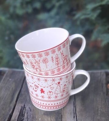 Weihnachtstassen weiß-rot filigran gemustert