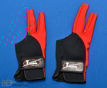 Sサイズ（左）とMサイズ（これまで「フリーサイズ」と言っていたもの）