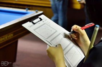 メモメモ……。ある女性受講者の手元を