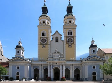 Mittwoch: Auf der Fahrt nach Südtirol machen wir einen Stop in Brixen und besuchen auf dem Rundgang durch die Altstadt auch den Dom.