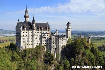 Donnerstag: Schloss Neuschwanstein ist eines der drei Schlösser des bayrischen Märchenkönigs Ludwig II.