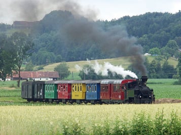 Mittwoch: An der Sausaler Weinstraße nehmen wir den Flascherlzug von Stainz nach Preding.