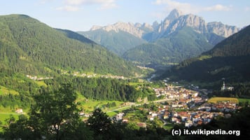 Sonntag: Auf unserer Rückfahrt machen wir noch in San Daniele halt, wo wir zu Mittag in einer Proscutteria Schinken verkosten.