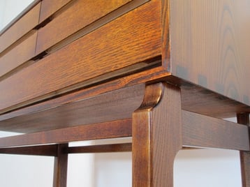 和家具　チェスト　棚　黄肌脇置漆　インテリア　栃木県家具　東京デザインセンター