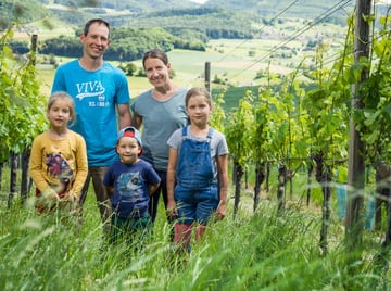 Reto und Yvonne mit Zoé und Lea