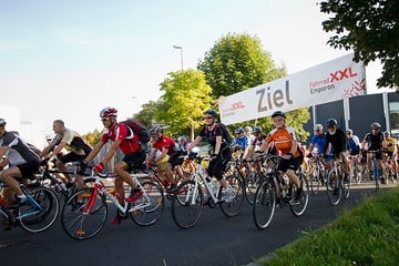 Wir beim Start der "14. ARTOUR" (Foto vom XXL Fotografen) ...