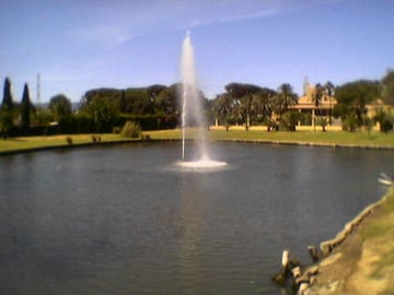 Geiser 18 metros flotante en lago Guadacorte