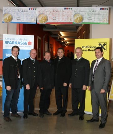 v.l. Geschäftsstellenleiter Schmitt (Steiermärkische Sparkasse), GL Dir. Ing. Schönegger (RB Groß St. Florian-Wettmannst.), Bgm. Aldrian, Bgm. Resch, Prok. Nebel MBA und BSt.-Lt. Strohmeier (beide RB Groß St. Florian-Wettmannstätten)