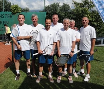 Bundesliga 2012 Herren 45+ - 2. Platz: (hi. v. li.) Gerald Ruttensteiner, Martin Henning, Andreas Kolar, Marek Martinu, Razvan Constantinescu, (vo. v. li.) Heimo Schwarz, Horst Grill