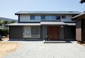 母屋新築後、倉庫として使われていた古家をリフォーム