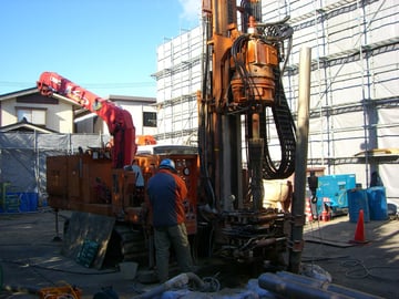 ソニックドリル【SD-150ｔ】にての掘削状況