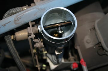 Am Vergaser sieht man den Neuzustand am besten