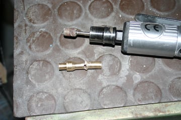 den Rest noch mit dem Schleifer