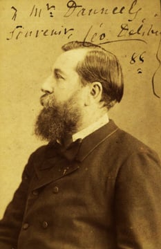 FOTOGRAFÍA AUTOGRAFIADA DE LÉO DELIBES, 1888.