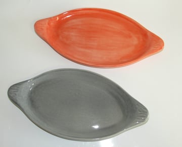 Plats de présentation émaillé corail et gris