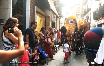 Spectacle de rue déambulatoire
