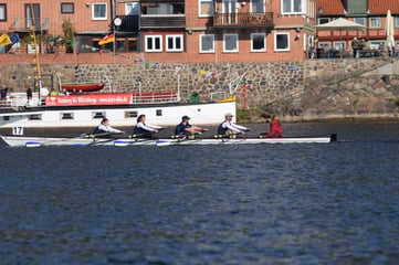 Die Ambitionierten unter uns stellen sich im Herbst gerne den Wellen vor Lauenburg beim Elbe-Pokal. Foto: B. Langbehn