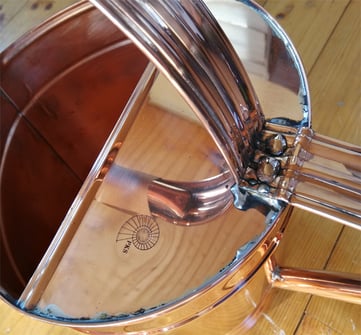 Die Verarbeitungspuren sind auf jeder Gießkanne, bei genauem Hinsehen vorhanden…….